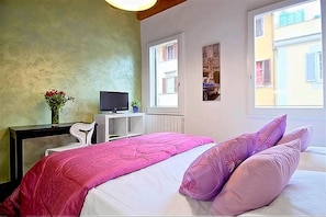 Studio | Iron/ironing board, cots/infant beds, free WiFi, bed sheets