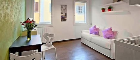 スタジオ | アイロン / アイロン台、ベビーベッド、WiFi (無料)、ベッドシーツ