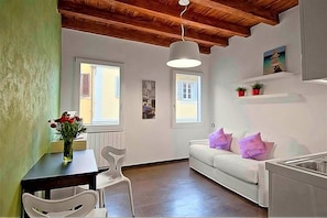 Studio | Iron/ironing board, cribs/infant beds, free WiFi, bed sheets - San Gallo Suites III (Florence)