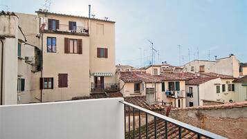 1 bedroom, iron/ironing board, cots/infant beds, free WiFi