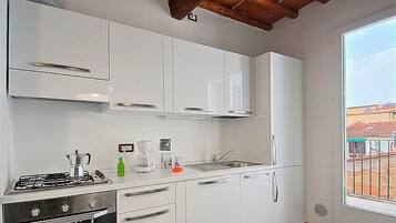 1 bedroom, iron/ironing board, cots/infant beds, free WiFi