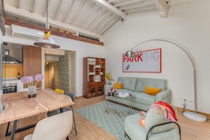 Apartment, 2 Schlafzimmer | Wohnzimmer