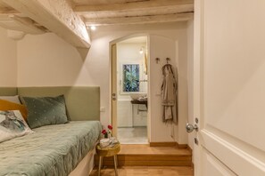 2 bedrooms, iron/ironing board, cots/infant beds, free WiFi - San Lorenzo Terrace (Florence)