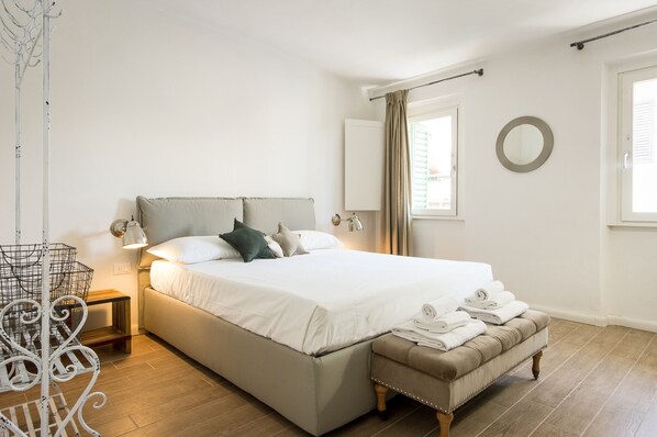 2 bedrooms, cots/infant beds, free WiFi, bed sheets - San Marco Suite VII (Florence)