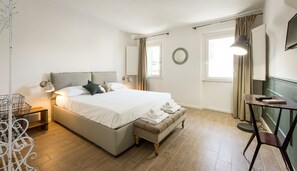 2 bedrooms, cots/infant beds, free WiFi, bed sheets - San Marco Suite VII (Florence)