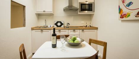 Apartamento, 2 habitaciones | 2 dormitorios, cunas (de pago), wifi gratis y ropa de cama