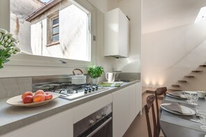 Apartment, 3 Schlafzimmer | Eigene Küche | Kühlschrank, Mikrowelle, Ofen, Geschirrspüler
