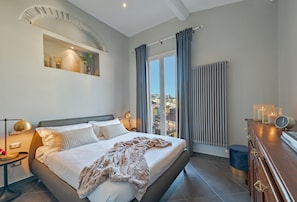 Apartment, 3 Bedrooms | 3 bedrooms, iron/ironing board, cots/infant beds, free WiFi - Sant'Antonino (Florence)