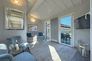 公寓, 3 间卧室 | 起居区 | 电视