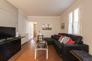 Apartment, 1 Bedroom | Living room | Flat-screen TV - Via delle Oche (Florence)