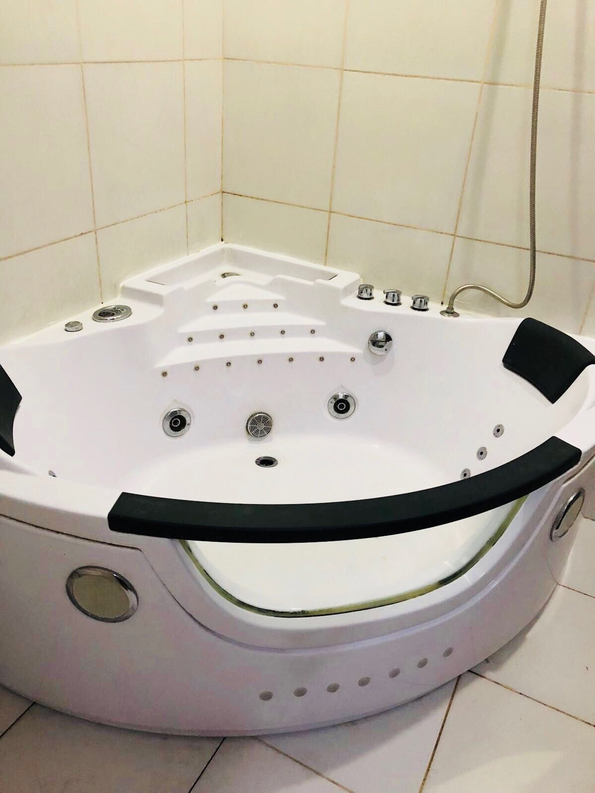 Apartemen Deluks, 4 kamar tidur, kamar mandi pribadi | Kamar mandi | Perlengkapan mandi gratis, pengering rambut,  dan handuk