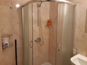 Family Apartment, 2 Bedrooms, Partial Sea View | Bathroom