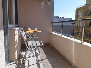 Familienapartment, 2 Schlafzimmer, eingeschränkter Meerblick | Balkon
