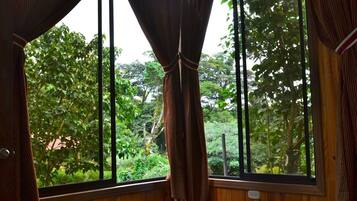 Cabin dành cho gia đình, 2 phòng ngủ, phòng tắm riêng, khu vực vườn | Phòng tắm | Buồng tắm vòi sen, đồ dùng nhà tắm miễn phí, máy sấy tóc