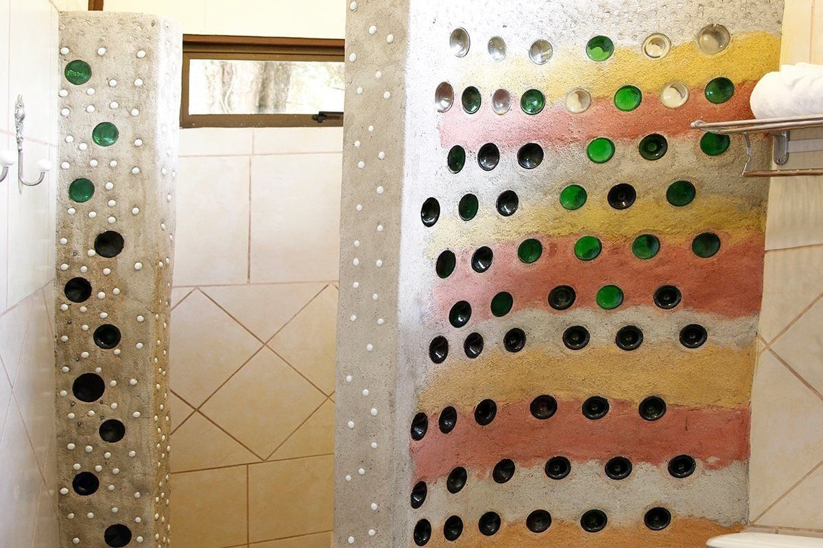 Basic Double Room, 1 Queen Bed | Bathroom | Shower, free toiletries, hair dryer