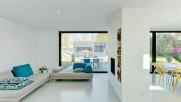 1 bedroom, premium bedding, iron/ironing board, free WiFi