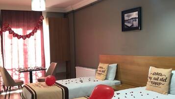 Suite | Desk, iron/ironing board, free WiFi