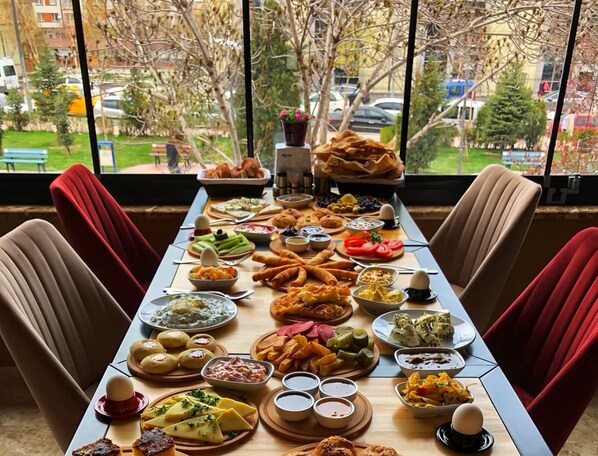 Se sirven desayunos y comidas