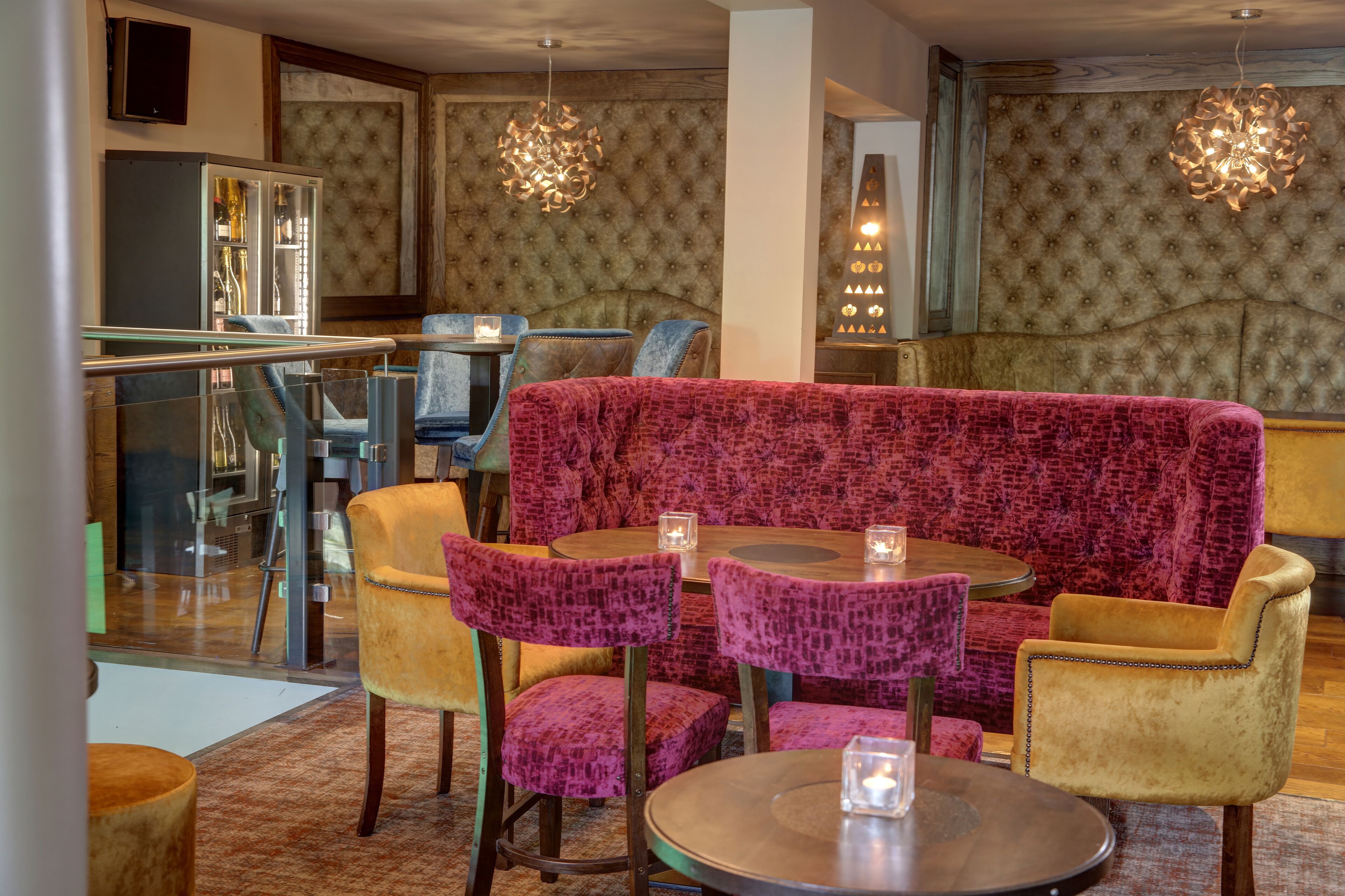 3 bares/lounges, gastropub