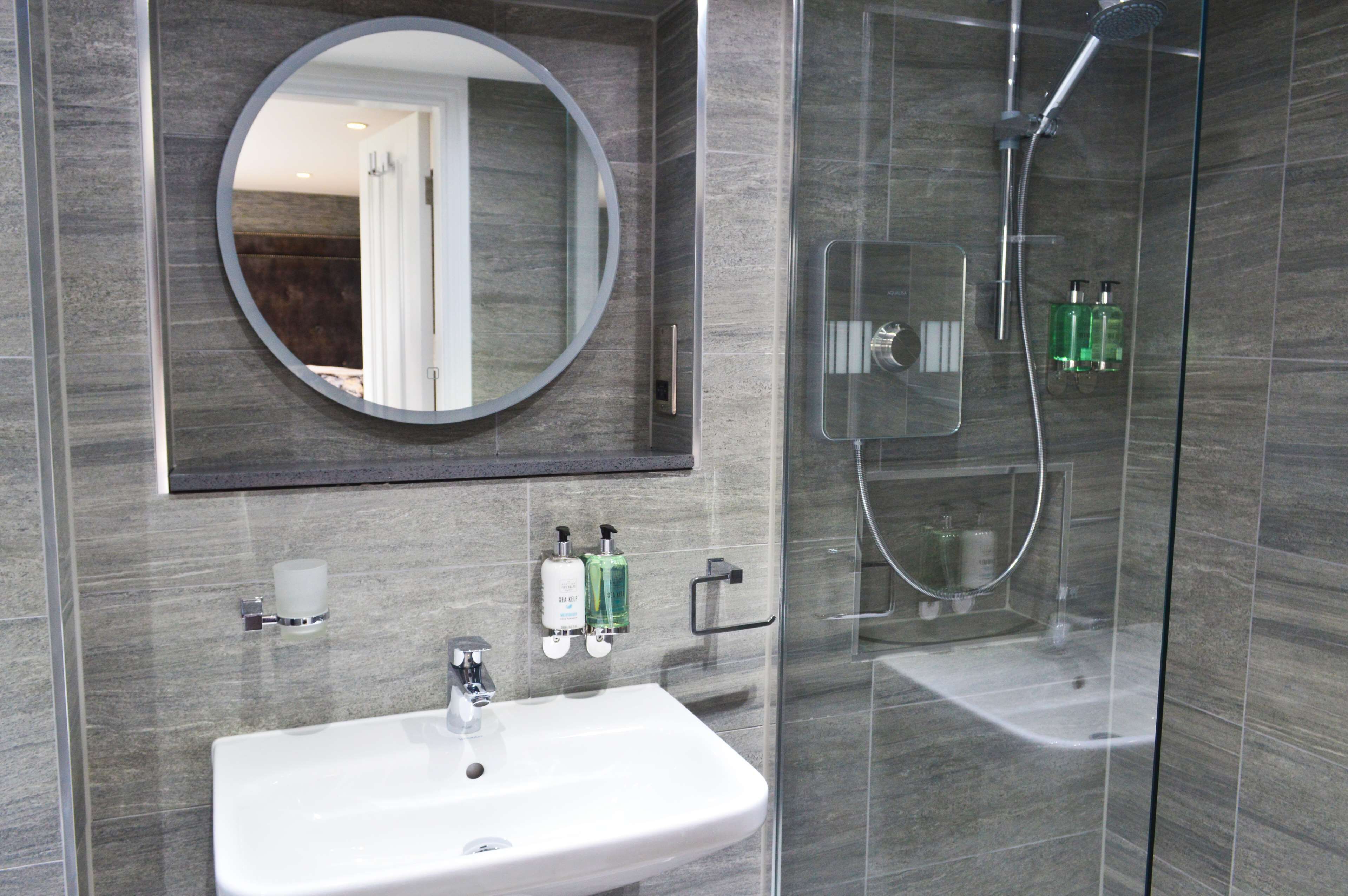 free toiletries, towels