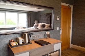 Chambre Deluxe, 1 très grand lit, non-fumeur (Converts to 2 Twin Beds) | Équipements de la chambre