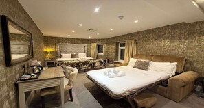 Family Room, 1 King Bed, Non Smoking (with Sofabed)
