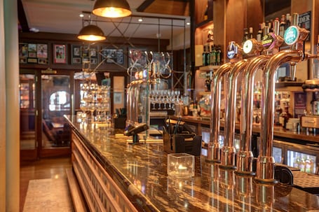 3 间酒吧/酒廊、美食酒吧