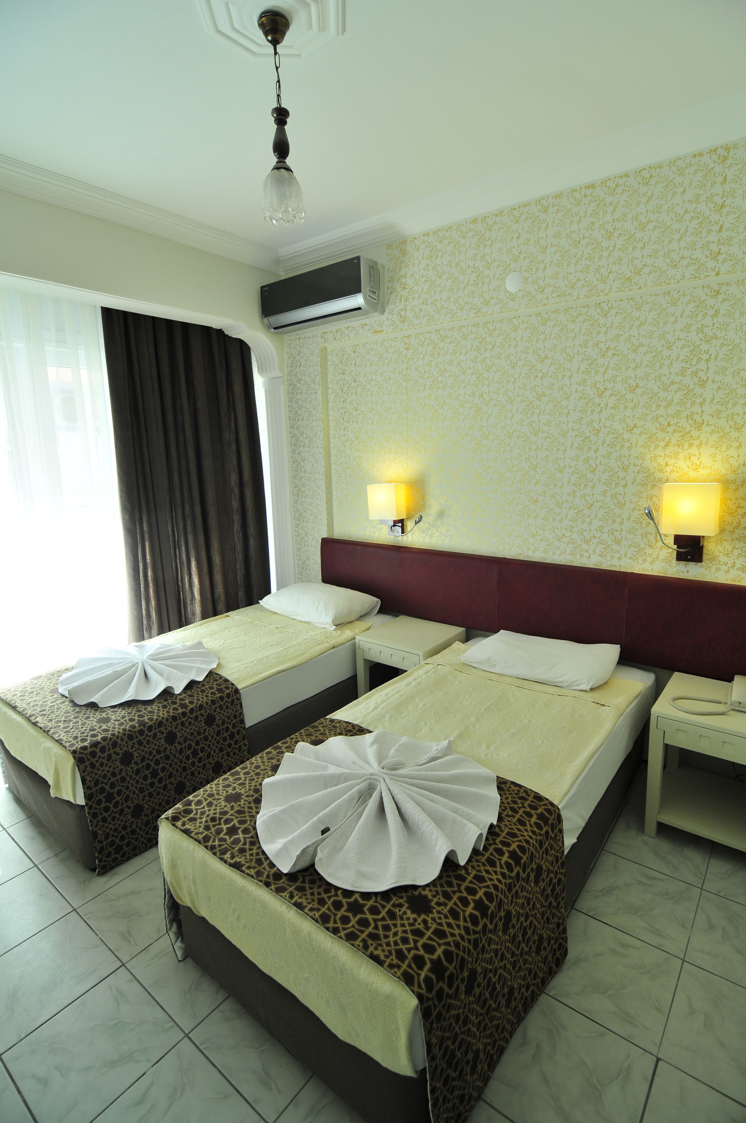 standard double or twin room | minibar, desk, free wifi, bed sheets