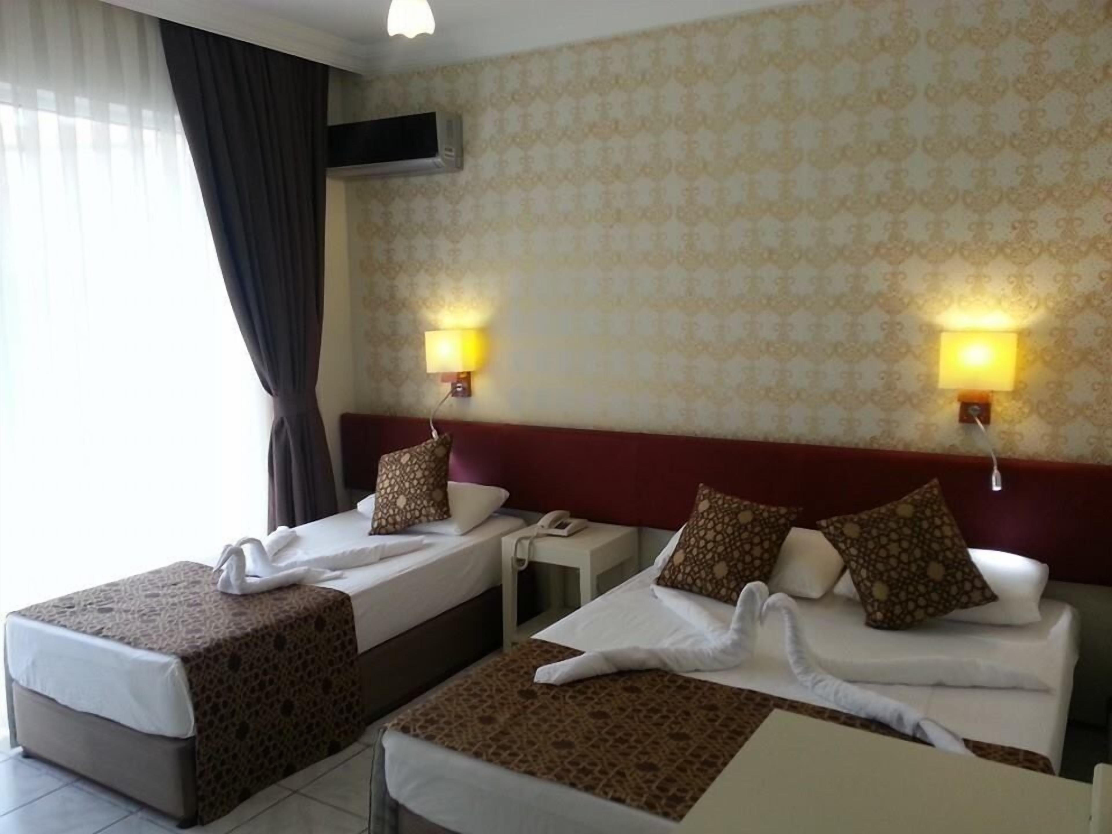 family room | minibar, desk, free wifi, bed sheets