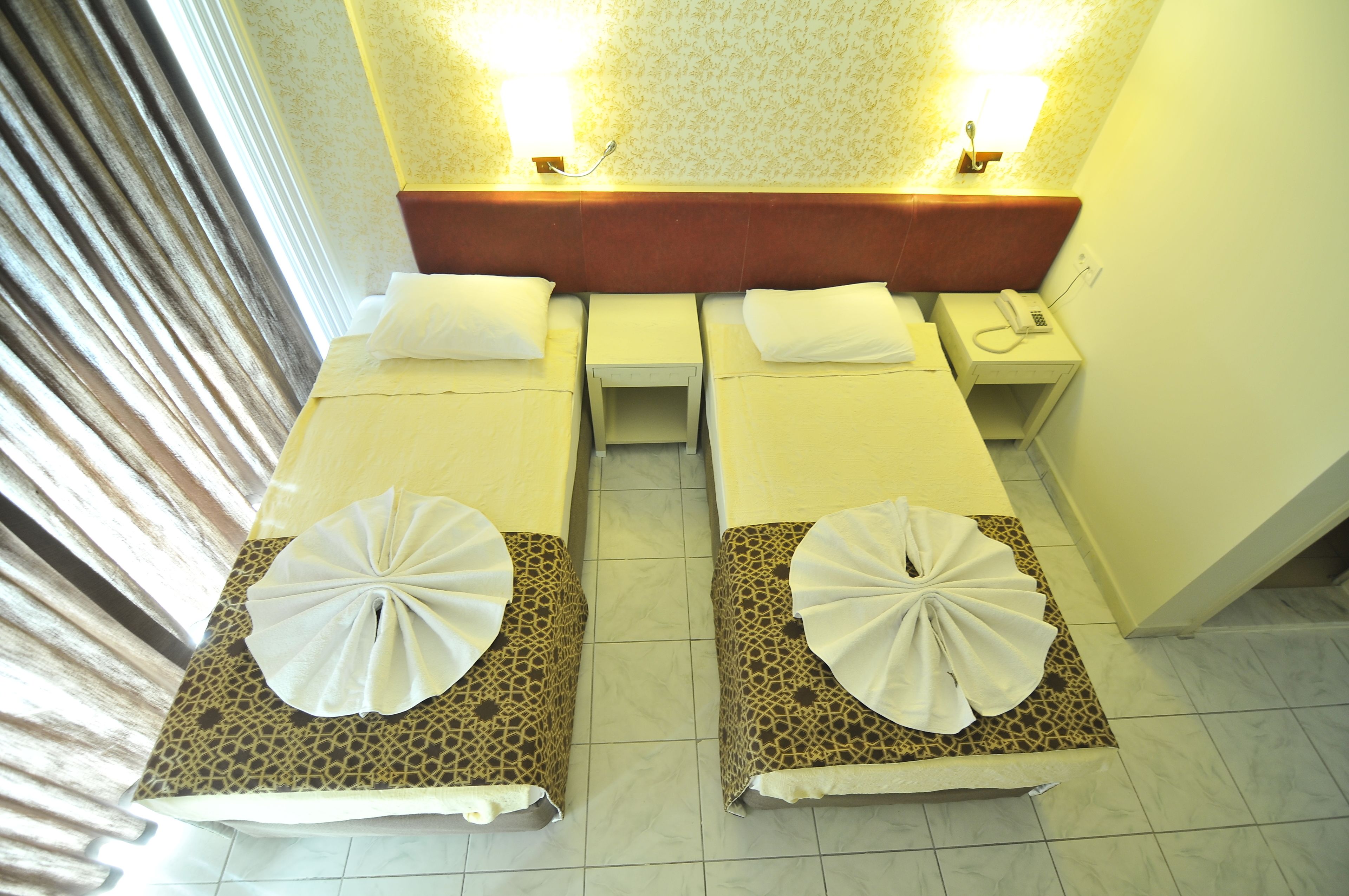 standard double or twin room | minibar, desk, free wifi, bed sheets