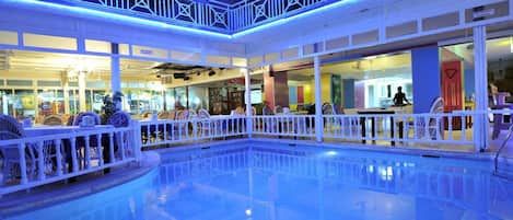 Piscine extérieure (ouverte en saison)