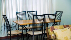 Classic Apartment, 2 Bedrooms | In-room dining