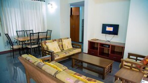 Classic Apartment, 2 Bedrooms | Living room