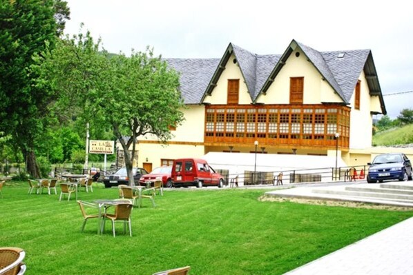 Vista frontal de la propiedad