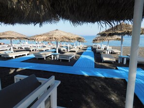 Beach nearby - Sandy's Paradise Infinity (Santorini)
