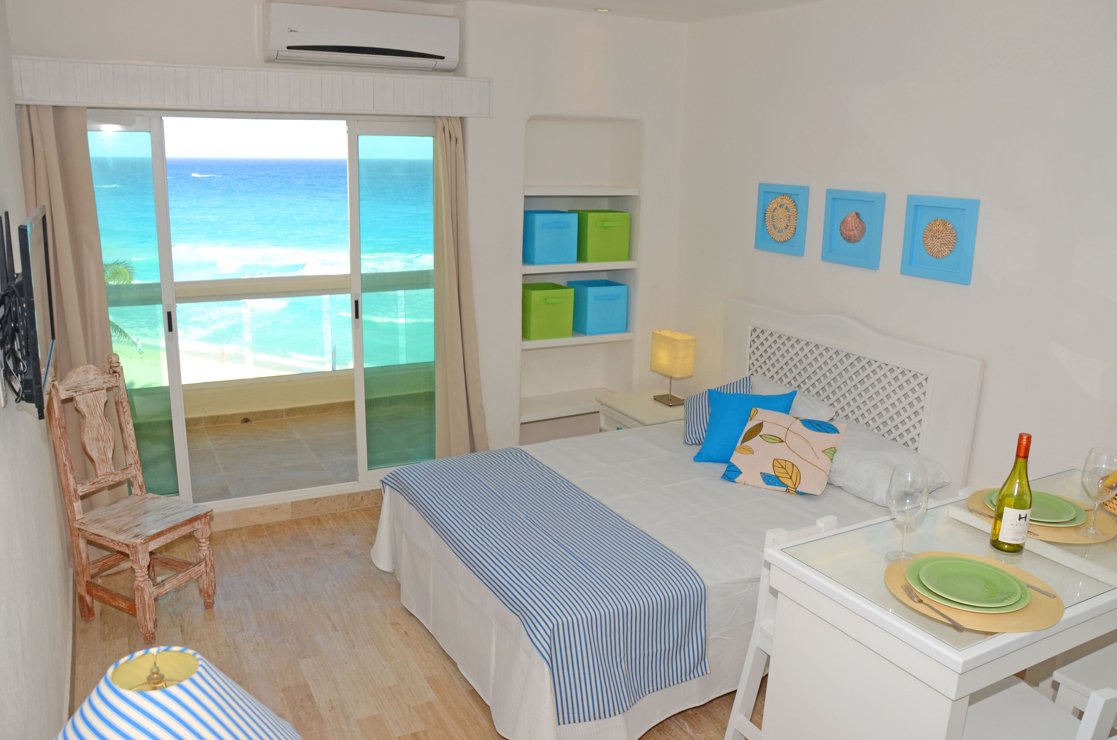 标准套房, 1 张特大床, 海景 | 客房内保险箱、免费 WiFi、床单、轮椅无障碍