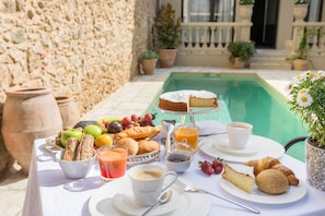 Poolside bar - Hotel Casa Peya - Adults Only (Palafrugell)
