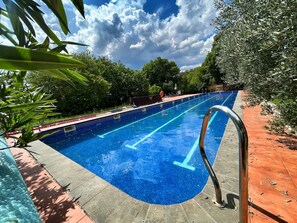 2 piscines extérieures