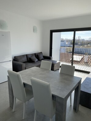 Business Apartment, 1 Bedroom | Living area | Flat-screen TV - Aparthotel Giuliano (Castello d'Empuries)