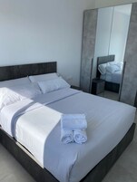 Apartamento Business, 1 habitación | Escritorio, cortinas opacas, wifi gratis