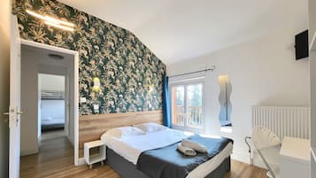 Superior Quadruple Room | Desk, soundproofing, free WiFi, bed sheets