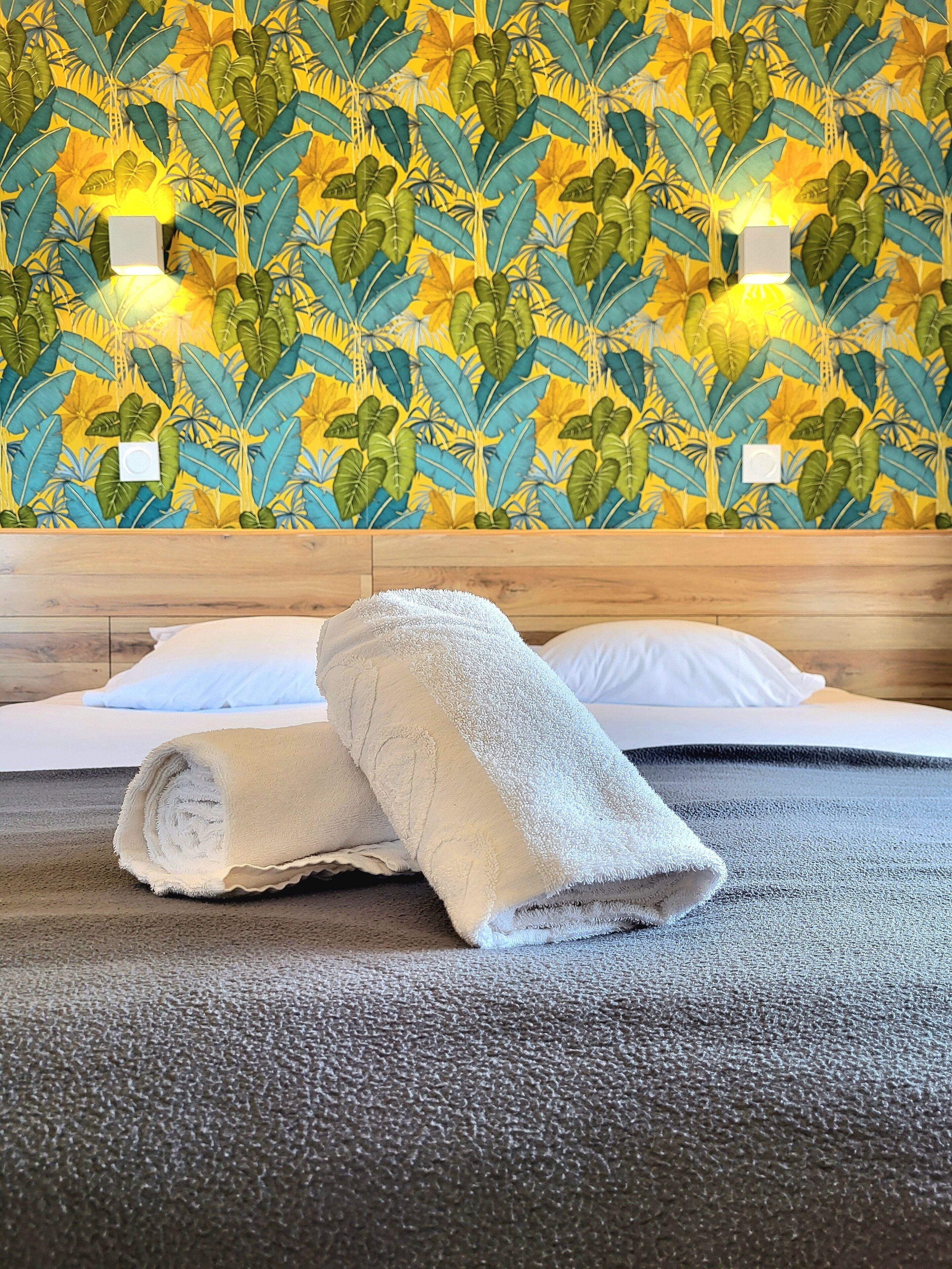 desk, soundproofing, free wifi, bed sheets