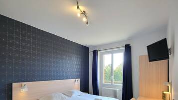 Quarto duplo standard | Escrivaninha, quartos à prova de som, Wi-Fi de cortesia, roupa de cama