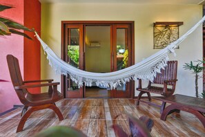 Quarto casal premium, 1 quarto, sacada, vista para o jardim Piso Térreo | Utsikt fra rommet