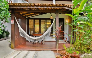 Quarto casal superluxo, banheira de hidromassagem, vista para o jardim | Blick auf den Garten