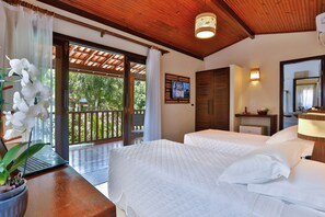 Quarto solteiro standard, sacada, vista para o jardim Piso superior, Acesso por escadas | Sengetøy av topp kvalitet, minibar og blendingsgardiner