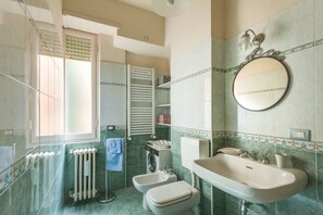 Apartment, 1 Schlafzimmer | Badezimmer | Dusche, Regendusche, Haartrockner, Handtücher
