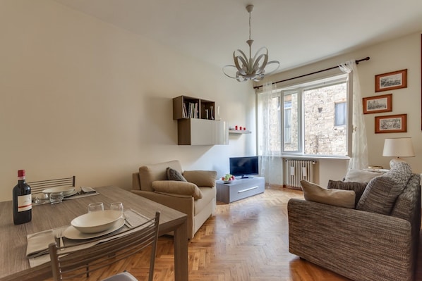 Apartment, 1 Schlafzimmer | Wohnbereich | Fernseher