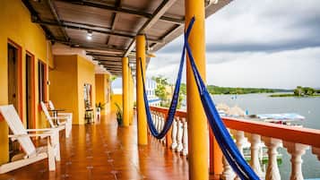 Deluxe Triple Room, 3 Single Beds, Non Smoking | Balcony