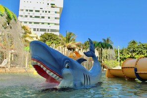 3 outdoor pools, pool umbrellas, sun loungers